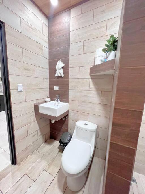 Orange Apartment 5 Min Aeropuerto Juan Santamaria Alajuela Eksteriør bilde