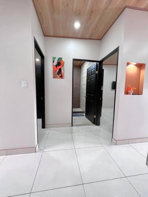 Orange Apartment 5 Min Aeropuerto Juan Santamaria Alajuela Eksteriør bilde